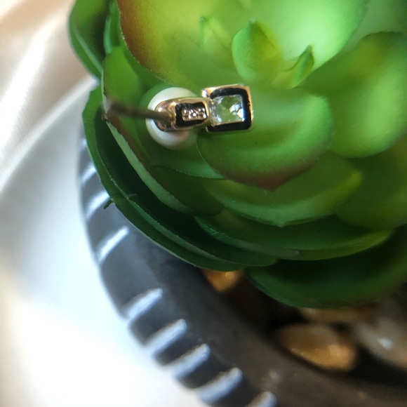 ⚡️Host Pick⚡️Vintage Pearl & CZ Earrings - Picture 2 of 8